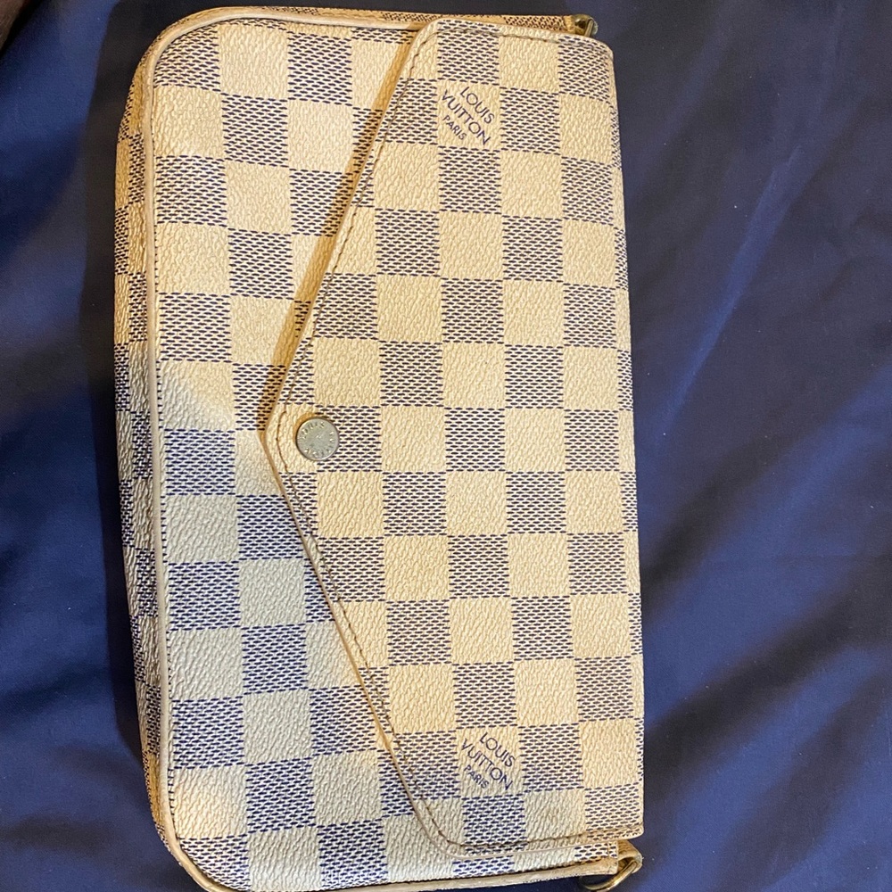 Authentic LV Felicie Damier Azur in excellent condition.